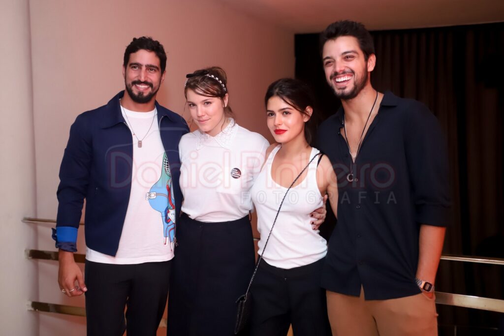 Renato Góes, Alice Wegmann, Julia Dalavia e Rodrigo Simas