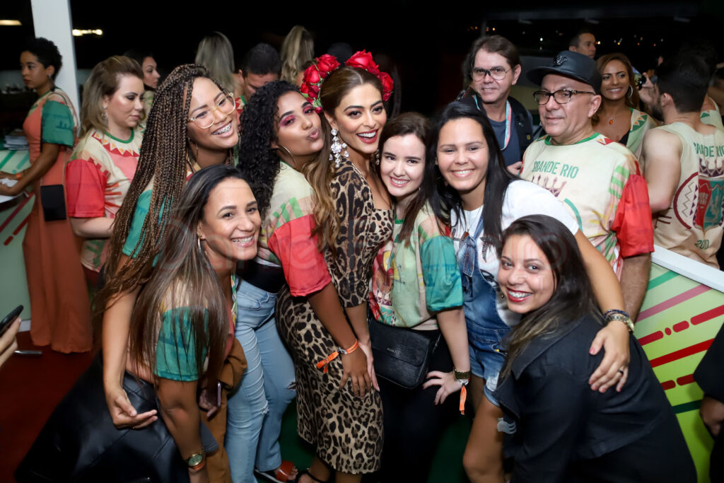 Juliana Paes e fãs